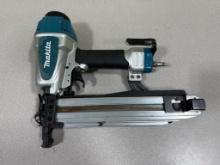 Makita AT1150A Pneumatic Stapler, 16 gauge, 7/16 crown