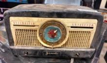 Jewel 5057 U Tabletop Tube Radio, Clock