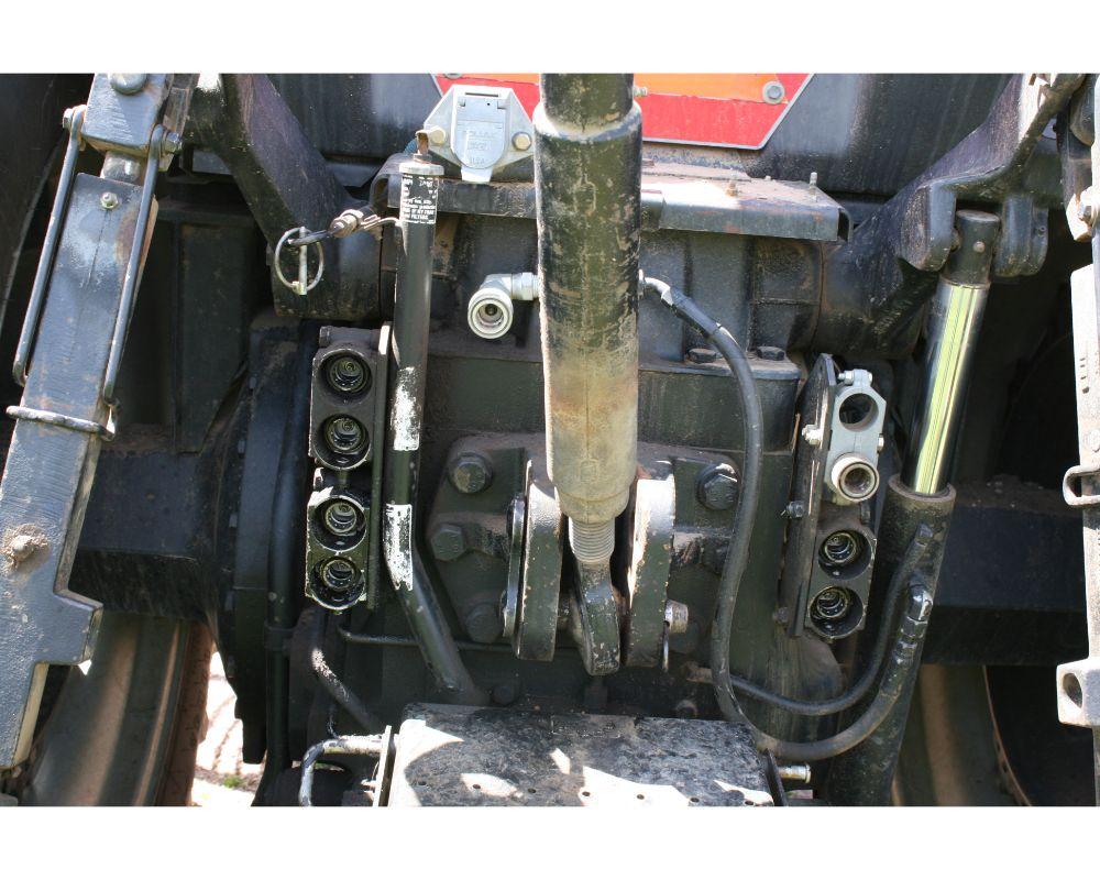 Case-IH 7120 Magnum MFWD Tractor w/Cab