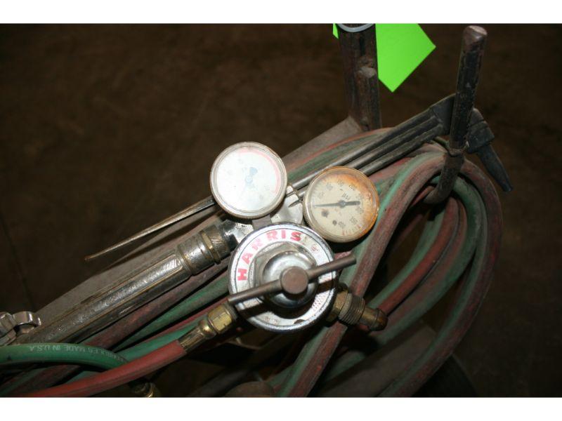 Smith Oxy Acetylene Torch Set w/Regulator, Hose, & Tips on Cart