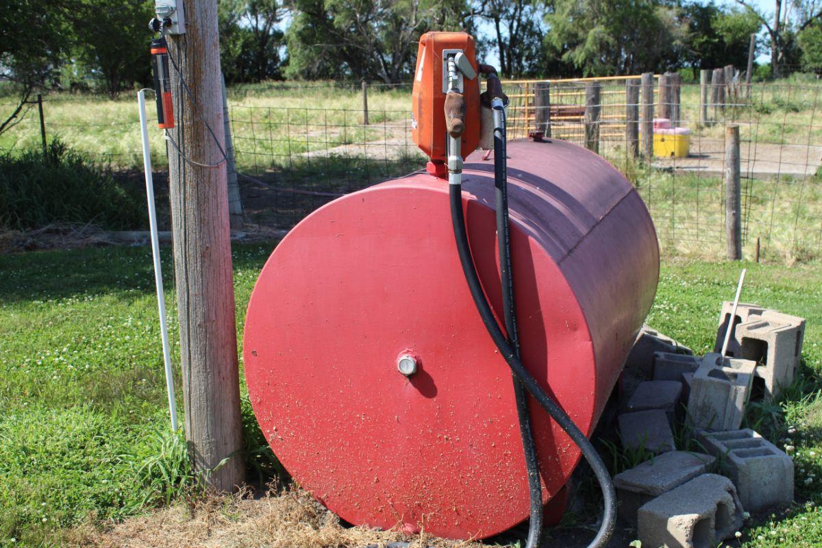 500 gal fuel tank with electric pump