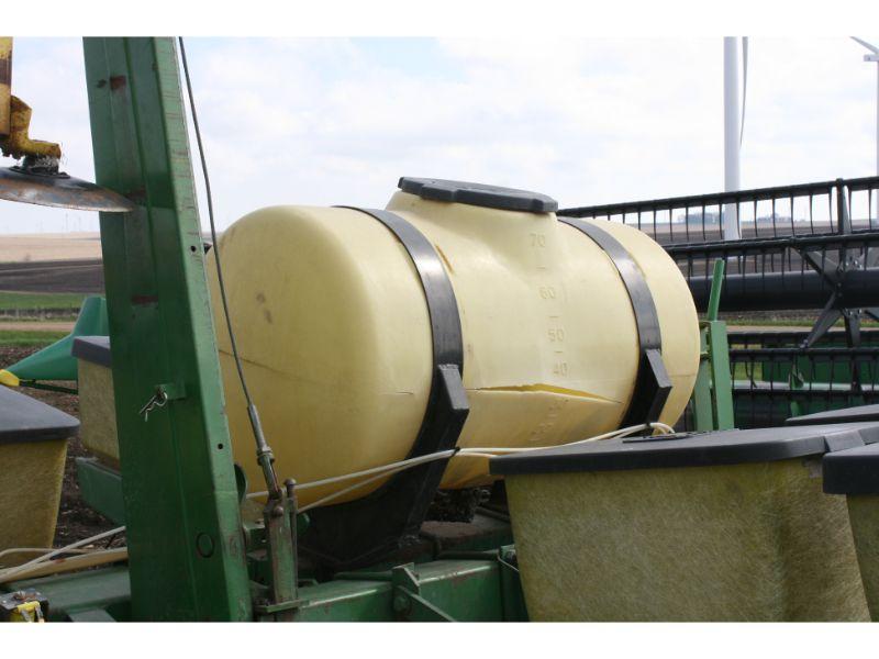 JD 7000 8RW - 36" Planter