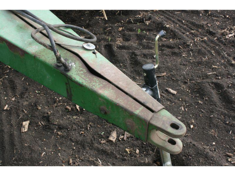 JD 7000 8RW - 36" Planter