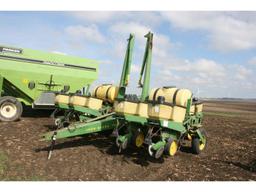 JD 7000 8RW - 36" Planter