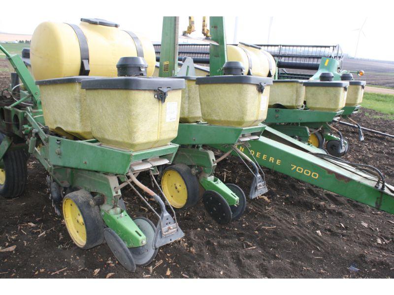 JD 7000 8RW - 36" Planter