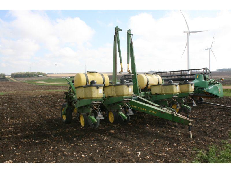 JD 7000 8RW - 36" Planter