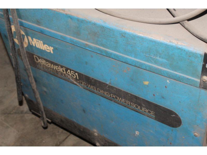 Miller-Delta Weld 451 Welder w/ constant voltage & DC power source