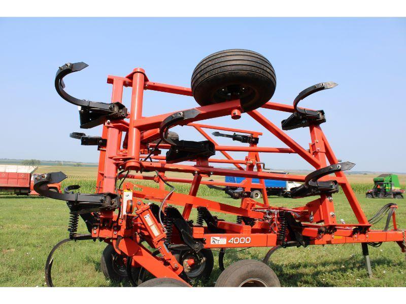 Kuhn Krause #4000 17 Ft. Chisel Plow
