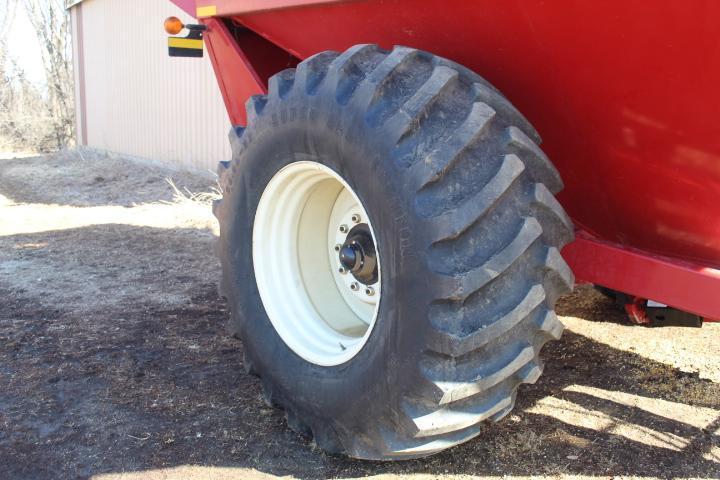 J&M Mdl. 875 Grain Cart w/ Digi Star Scale, 16 In. Unl. Auger, 875 Bu., 30.5L32 Tires- VG