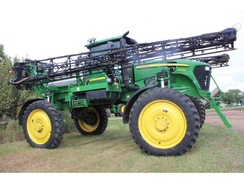 JD 4730 Self Propelled Sprayer w/Cab