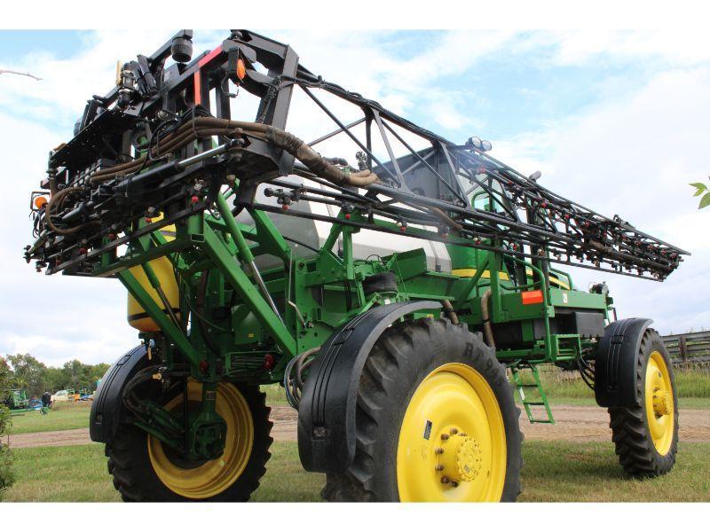 JD 4730 Self Propelled Sprayer w/Cab