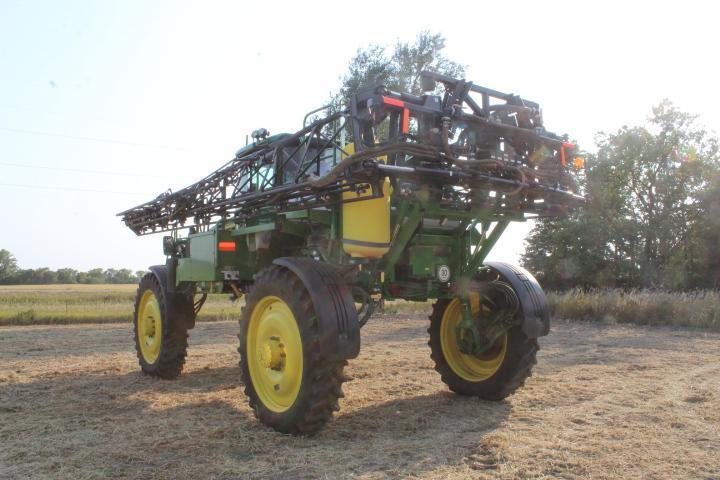 JD 4730 Self Propelled Sprayer w/Cab