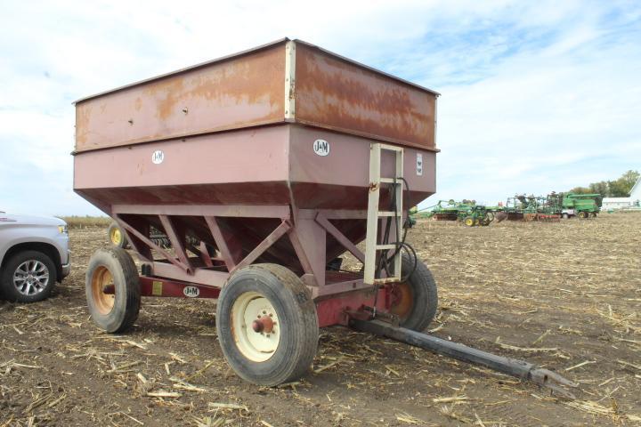 J&M 350 Bu. Gravity Wagon