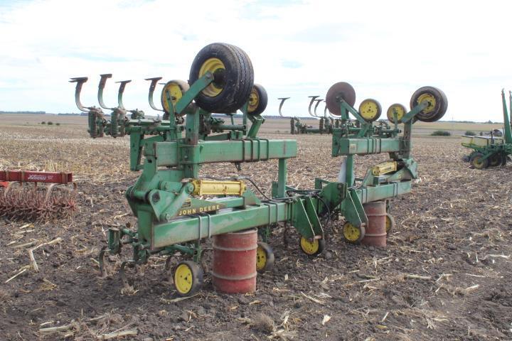 JD 85 8RW Cultivator