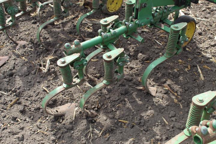 JD 85 8RW Cultivator