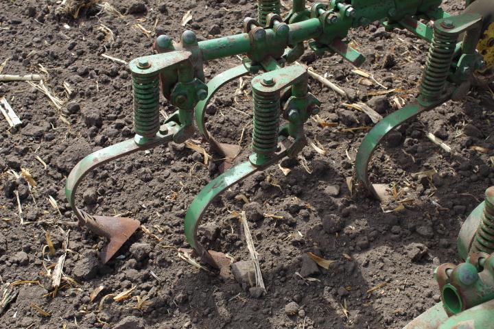 JD 85 8RW Cultivator