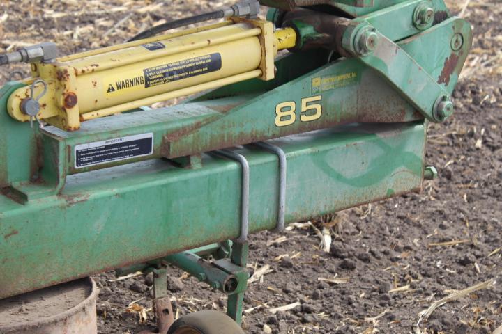 JD 85 8RW Cultivator