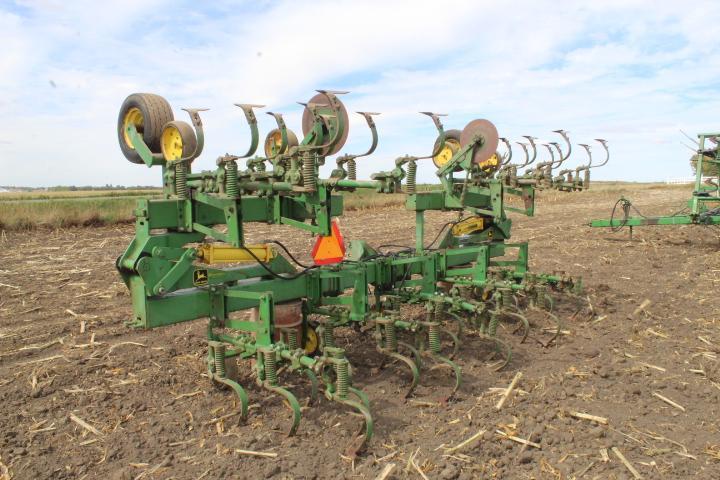 JD 85 8RW Cultivator