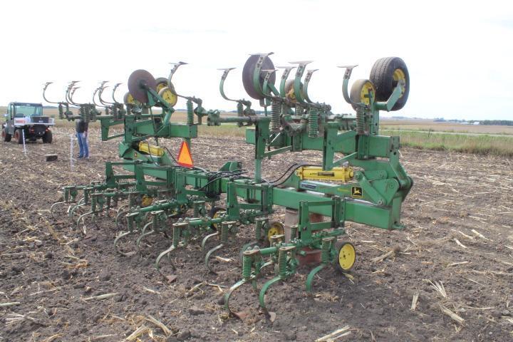 JD 85 8RW Cultivator
