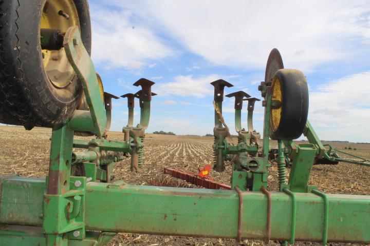 JD 85 8RW Cultivator