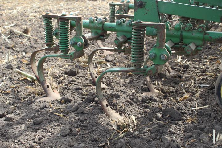 JD 85 8RW Cultivator