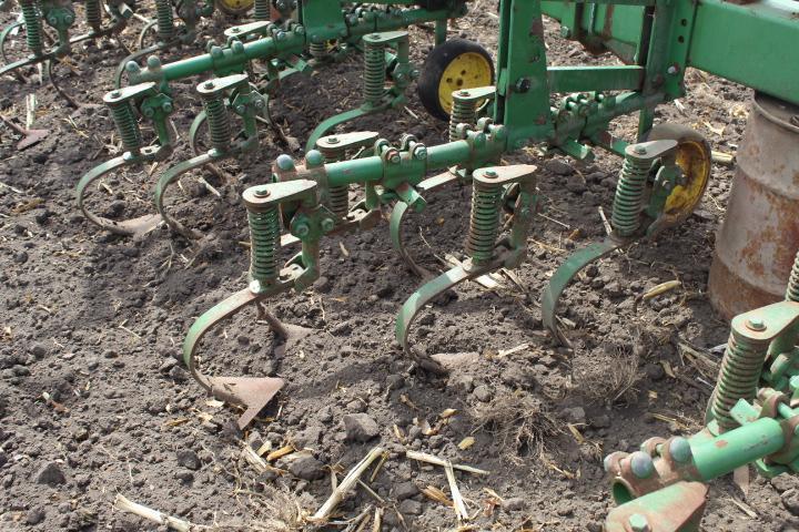 JD 85 8RW Cultivator