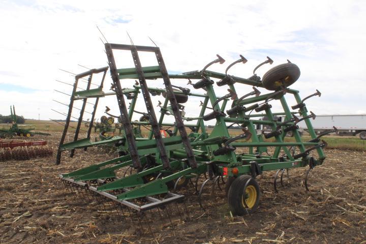 JD 980 26' Field Cultivator