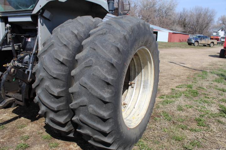 White 2-135 Field Boss Tractor w/ Cab