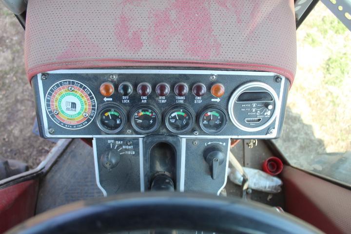 White 2-135 Field Boss Tractor w/ Cab