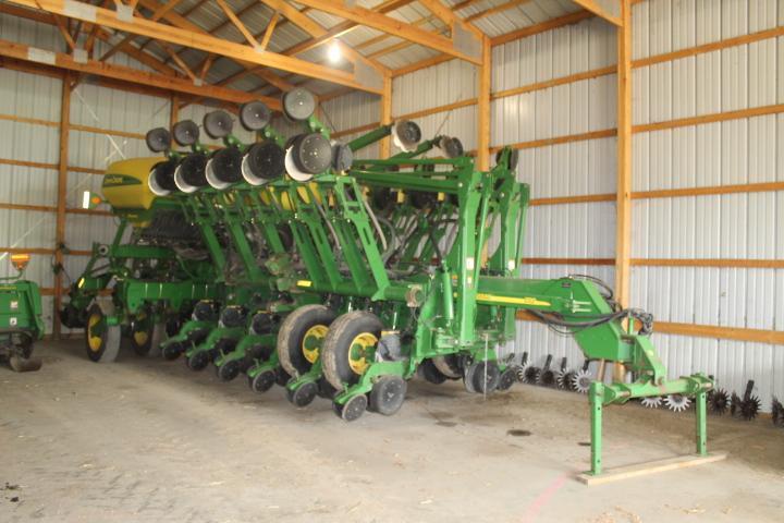 2005 JD 1790 16/31R Planter
