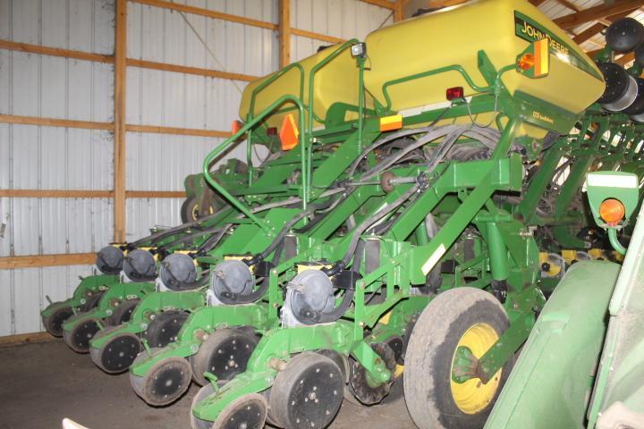 2005 JD 1790 16/31R Planter