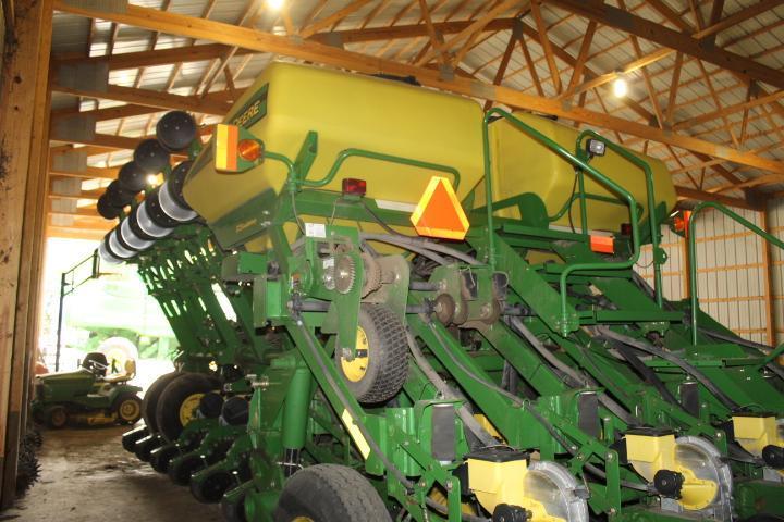 2005 JD 1790 16/31R Planter