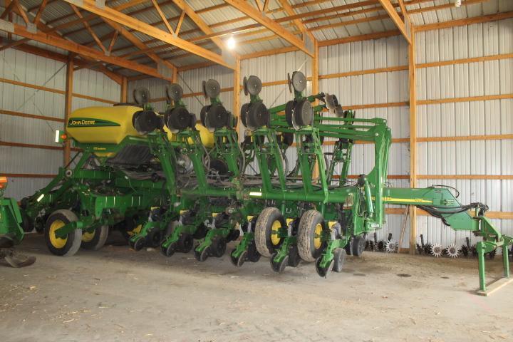 2005 JD 1790 16/31R Planter