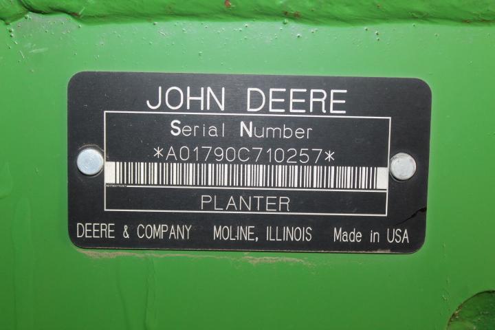 2005 JD 1790 16/31R Planter