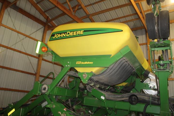 2005 JD 1790 16/31R Planter
