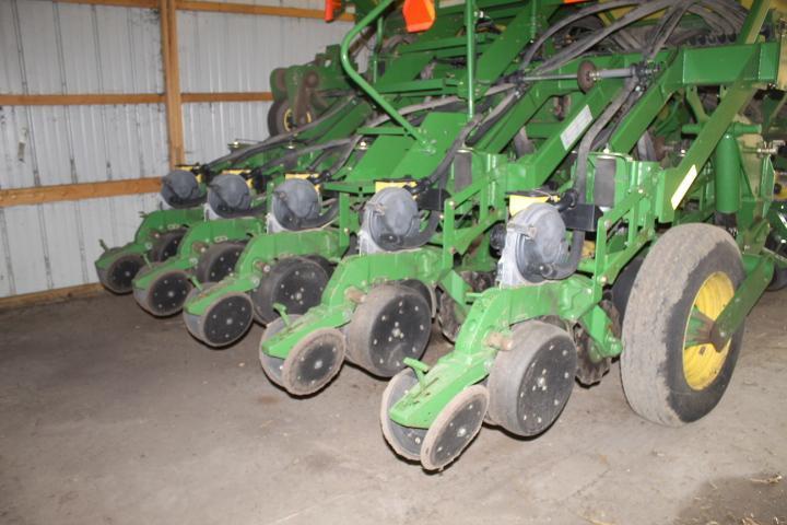 2005 JD 1790 16/31R Planter
