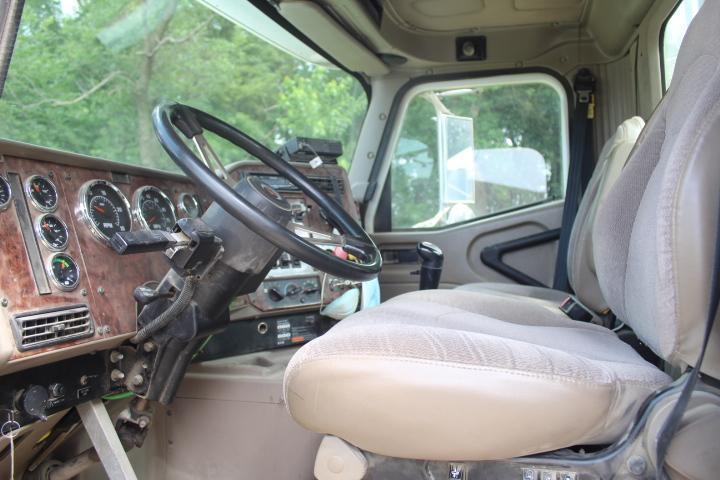 2005 IH 9400 Semi