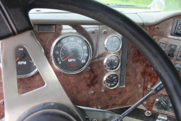 2005 IH 9400 Semi