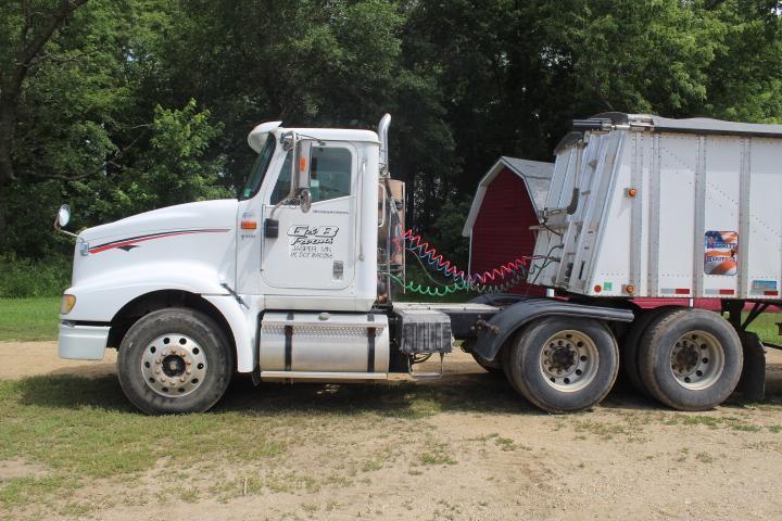 2005 IH 9400 Semi
