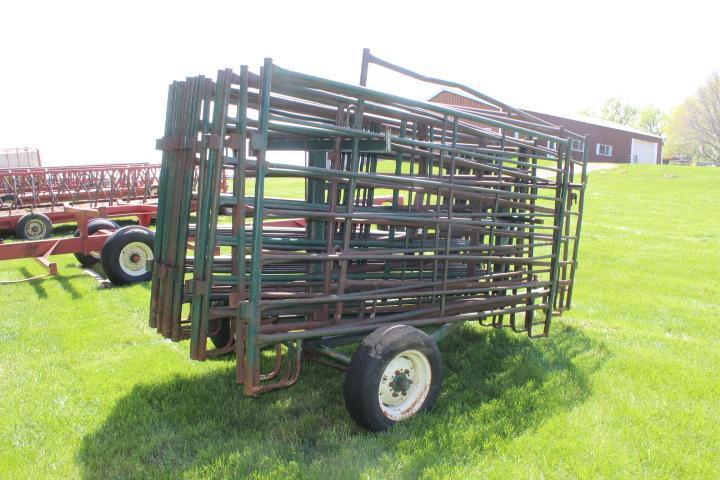 Port. Livestock Corral/Panel Trailer w/Walkgate & 18 Verns Panels