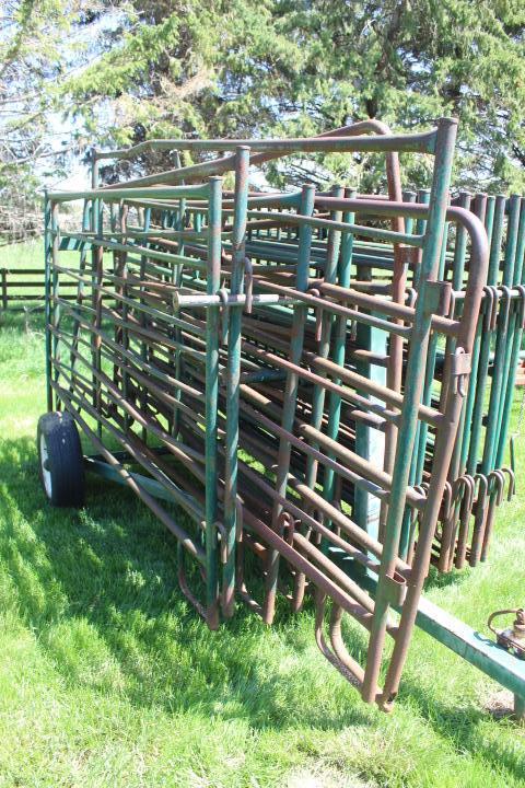 Port. Livestock Corral/Panel Trailer w/Walkgate & 18 Verns Panels