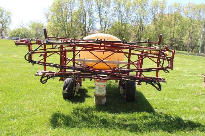 Demco HCP 500 Gal. PT Sprayer w/Tandems