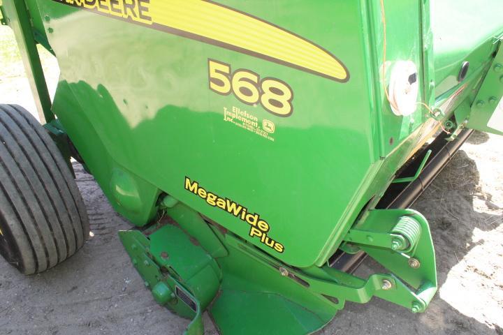 JD 568 Mega Wide Plus Baler w/Twine Tie