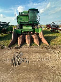 JD 443 4RN Corn Head