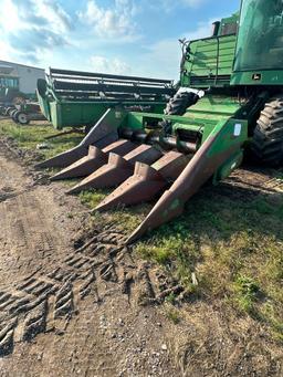 JD 443 4RN Corn Head