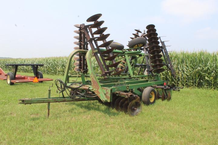 JD 235 Tandem Disc w/summers 3 bar harrow