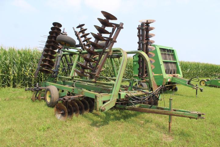 JD 235 Tandem Disc w/summers 3 bar harrow