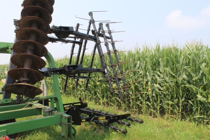 JD 235 Tandem Disc w/summers 3 bar harrow