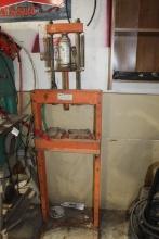 Central Hydraulics 12T Shop Press