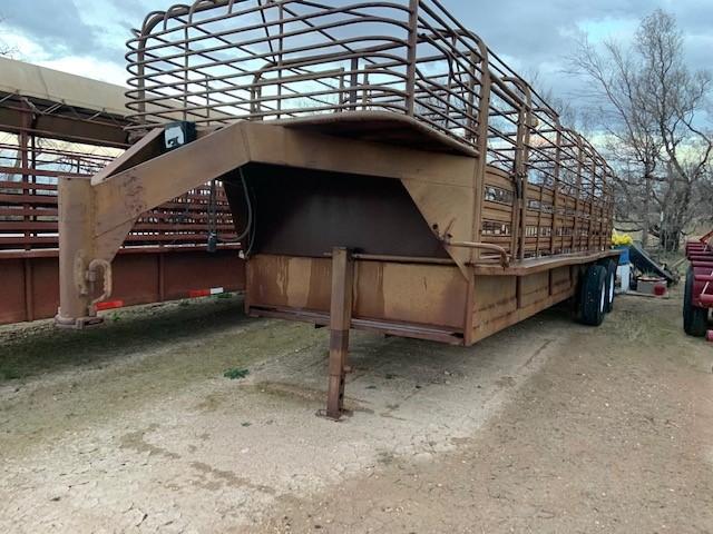 1981 24' DUGAN Gooseneck Stock Trailer